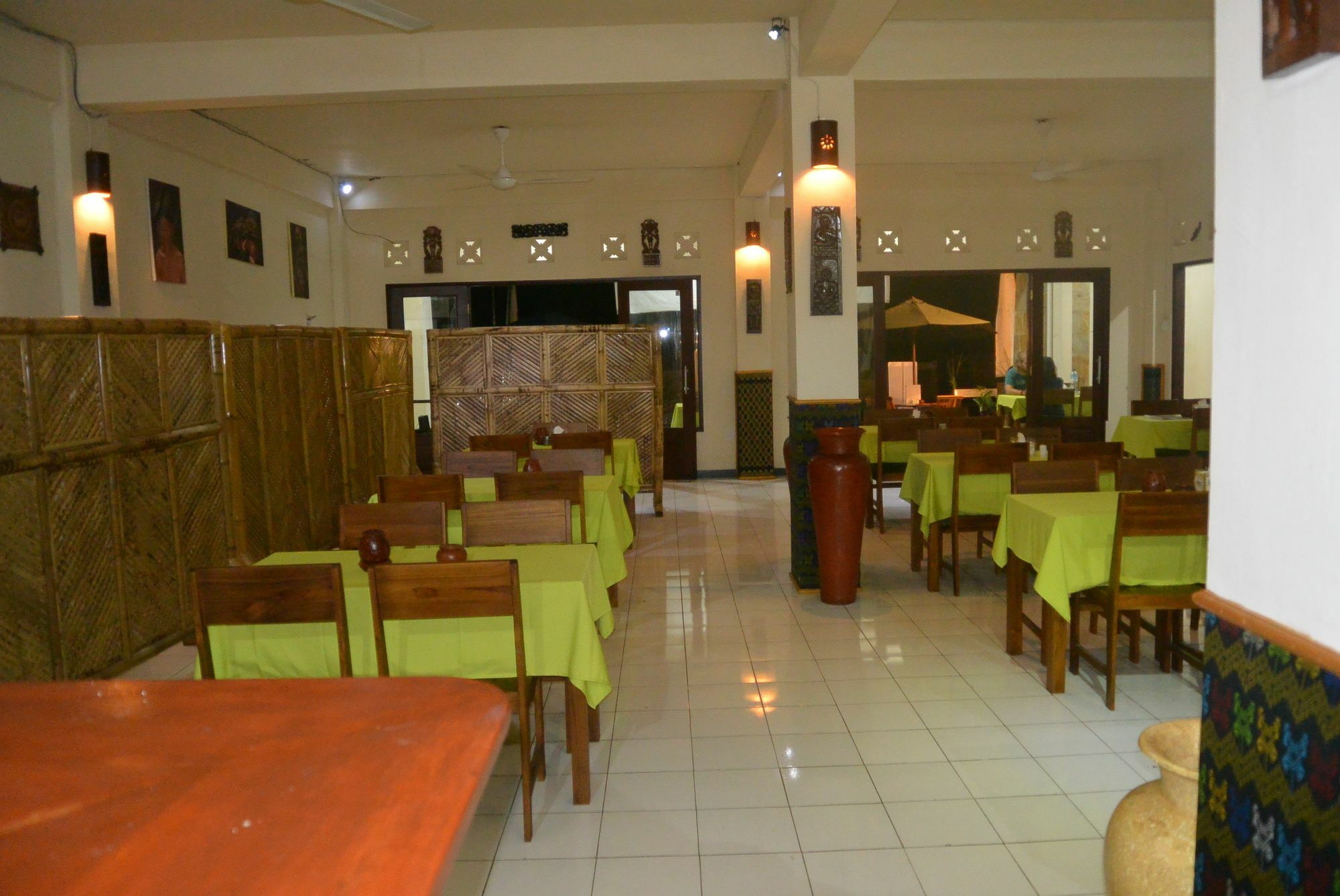 Tempatku Indonesian Restaurant And Rooms Senggigi Exterior foto